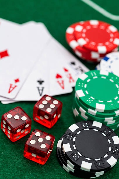 Live Sakong table with dealer and player cards visible on screen